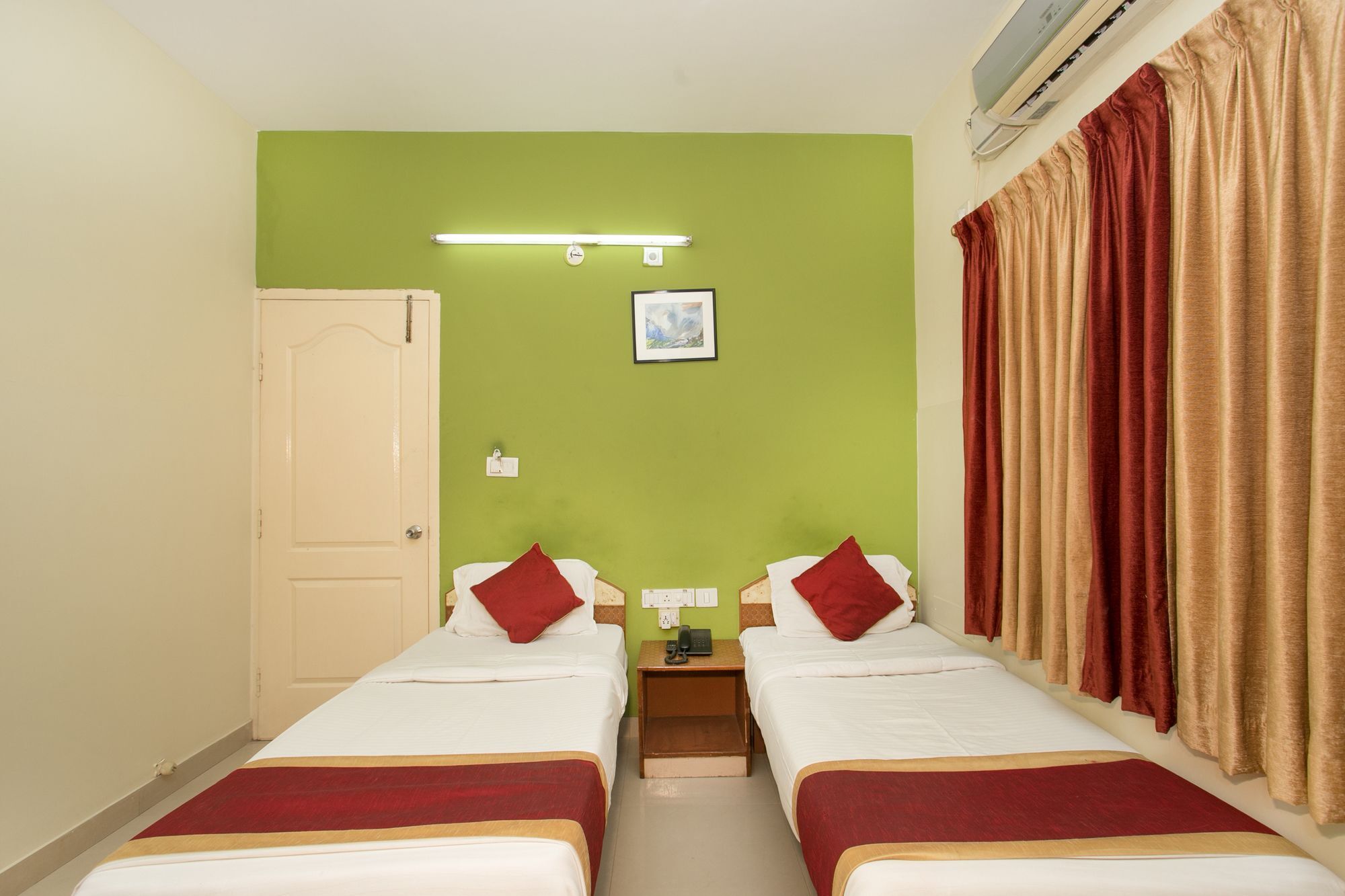 Oyo 10478 Raj Residency Hotel บังกาลอร์ ภายนอก รูปภาพ