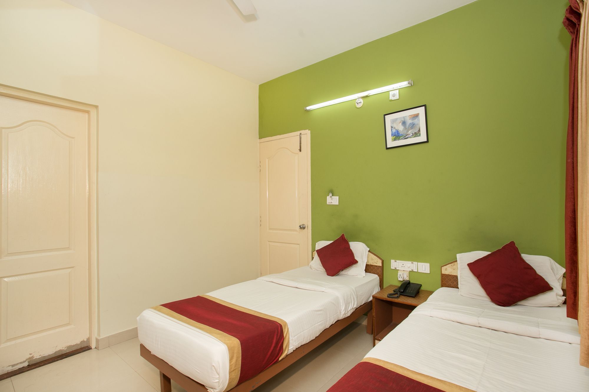 Oyo 10478 Raj Residency Hotel บังกาลอร์ ภายนอก รูปภาพ