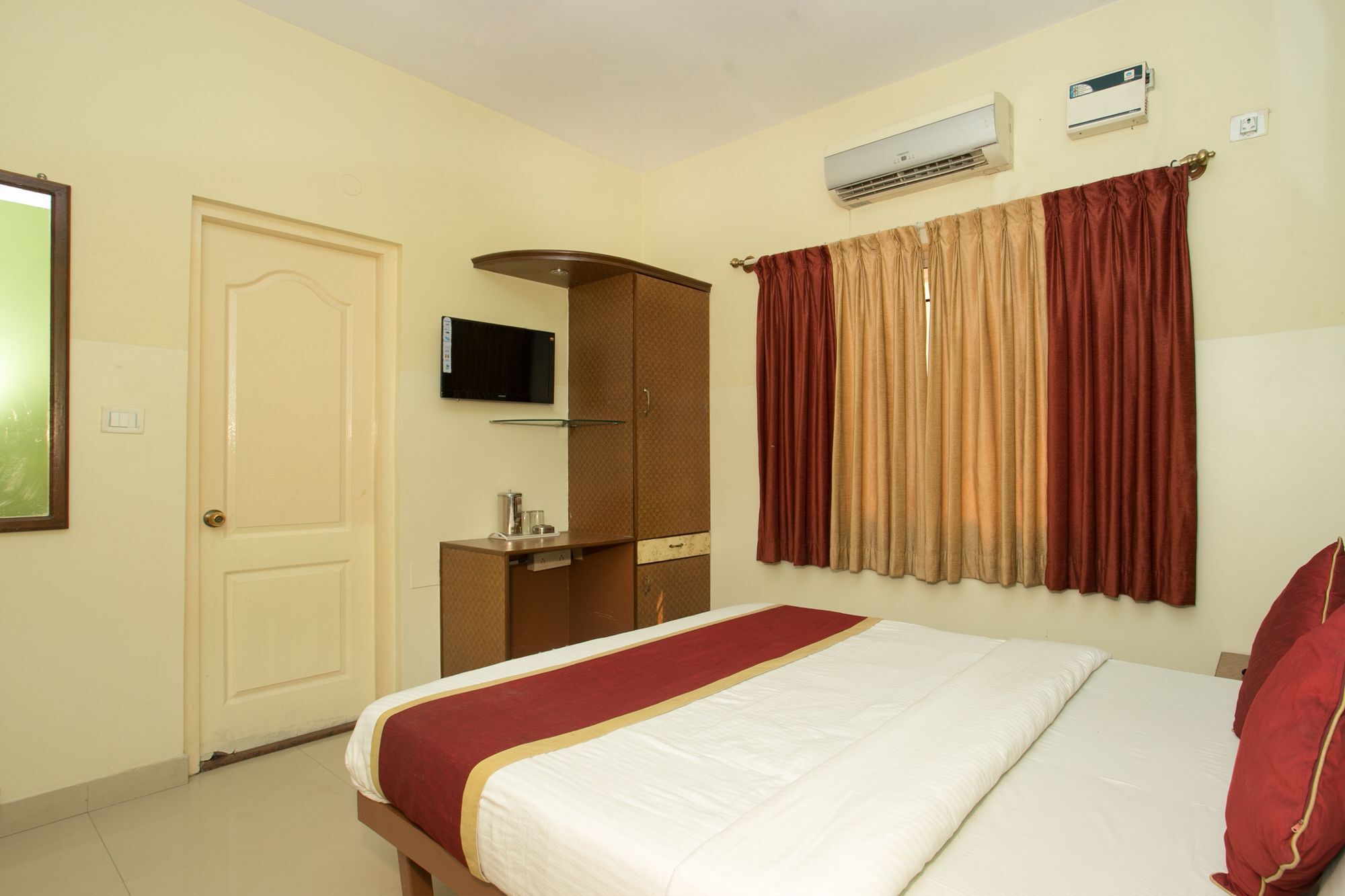 Oyo 10478 Raj Residency Hotel บังกาลอร์ ภายนอก รูปภาพ