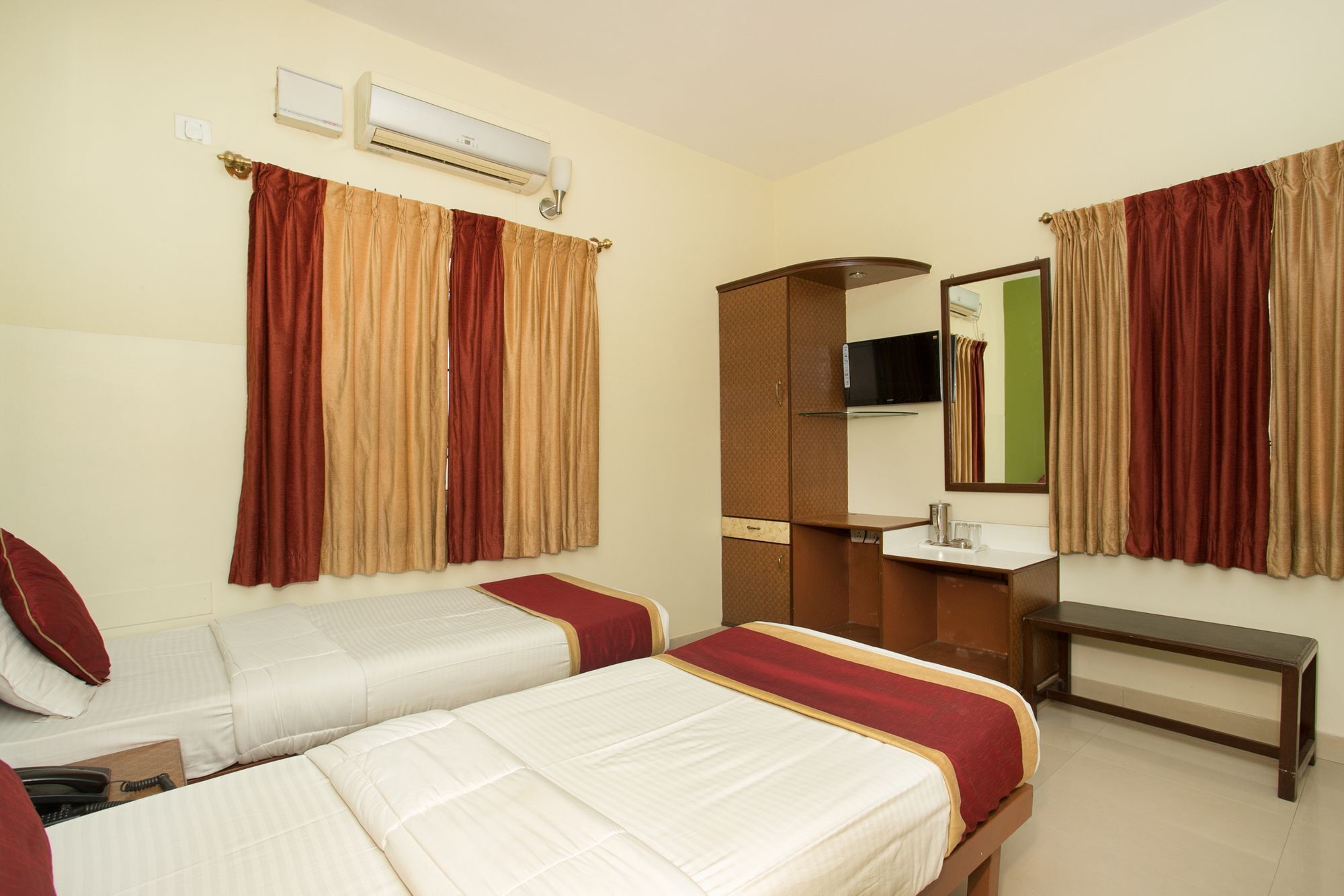 Oyo 10478 Raj Residency Hotel บังกาลอร์ ภายนอก รูปภาพ