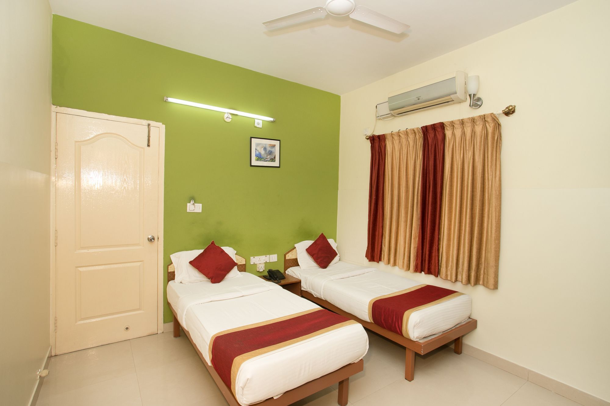 Oyo 10478 Raj Residency Hotel บังกาลอร์ ภายนอก รูปภาพ